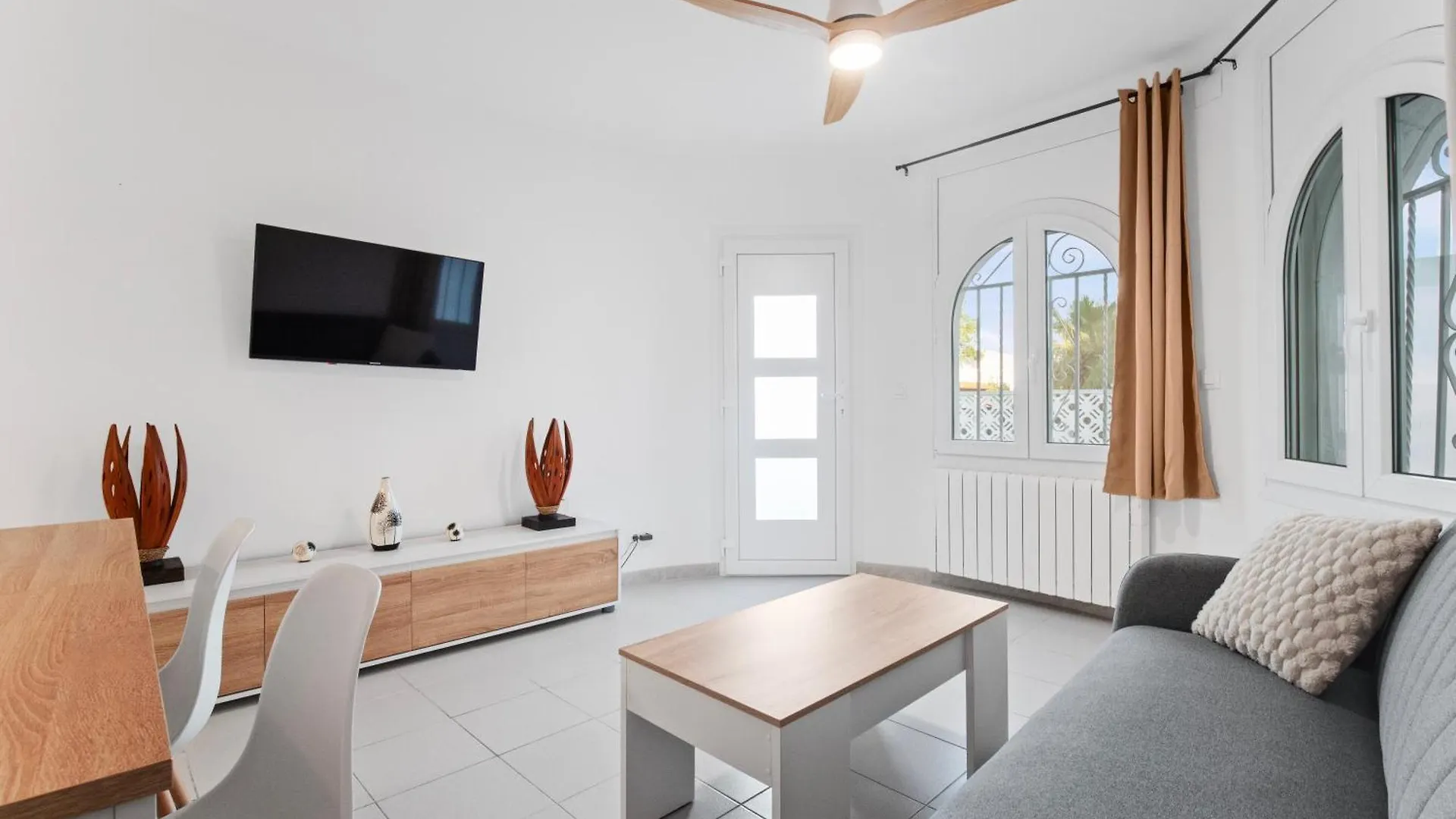 Villa Encanto Con Piscina Empuriabrava